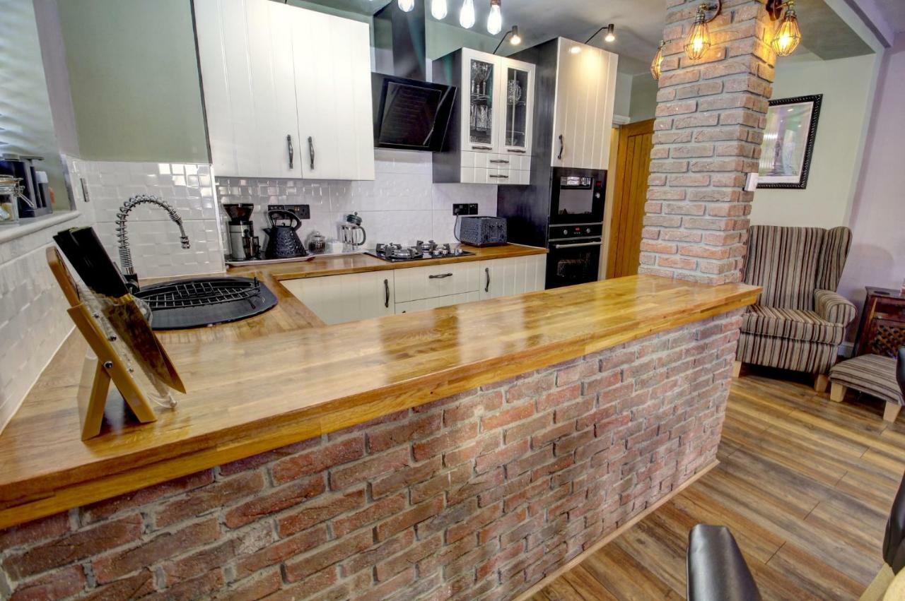 The Old Joiner'S Shop Apartment Whitby Bagian luar foto